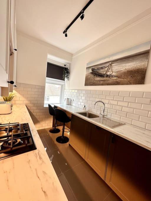 The Retreat - Large Luxury Apartment, Two Mins From Beach Борнмут Экстерьер фото