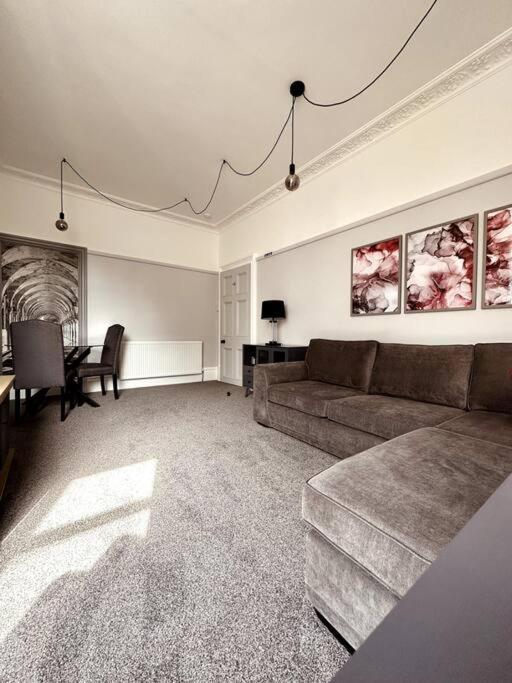 The Retreat - Large Luxury Apartment, Two Mins From Beach Борнмут Экстерьер фото