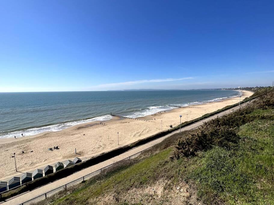 The Retreat - Large Luxury Apartment, Two Mins From Beach Борнмут Экстерьер фото