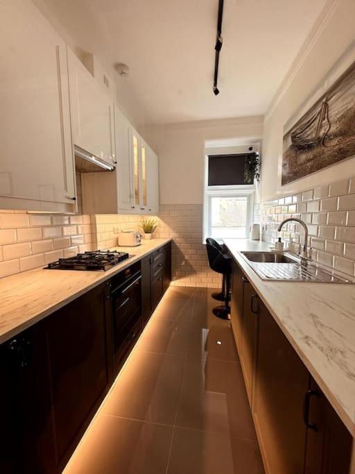 The Retreat - Large Luxury Apartment, Two Mins From Beach Борнмут Экстерьер фото