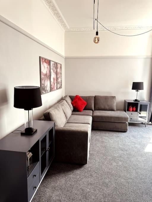 The Retreat - Large Luxury Apartment, Two Mins From Beach Борнмут Экстерьер фото