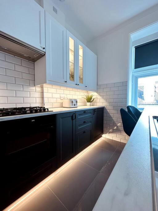 The Retreat - Large Luxury Apartment, Two Mins From Beach Борнмут Экстерьер фото